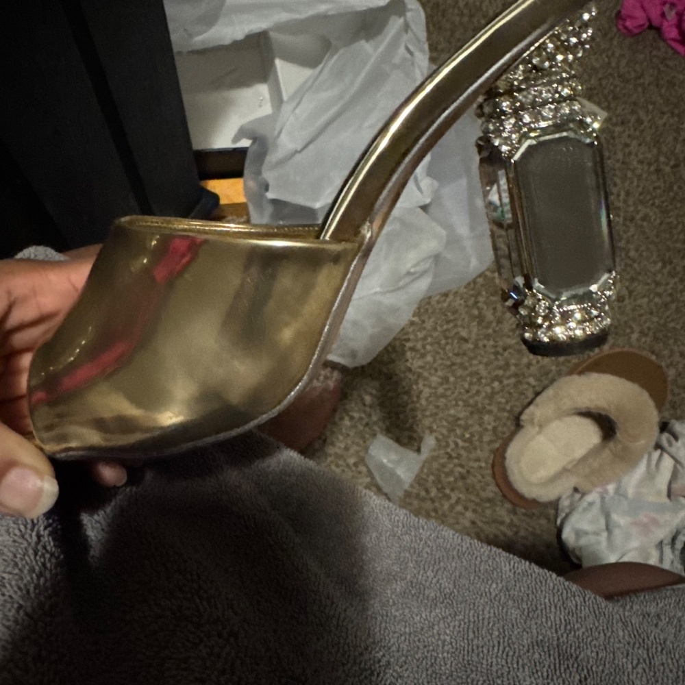 Heels - Picture 2 of 3